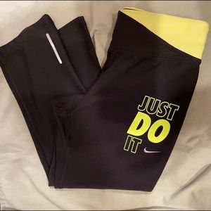 Black Nike cropped workout leggings
